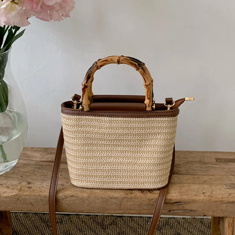 Sac Seau en Paille Tressée – Anse en Bois | Sélène & Co