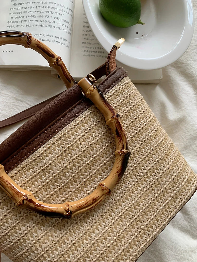 Sac Seau en Paille Tressée – Anse en Bois | Sélène & Co