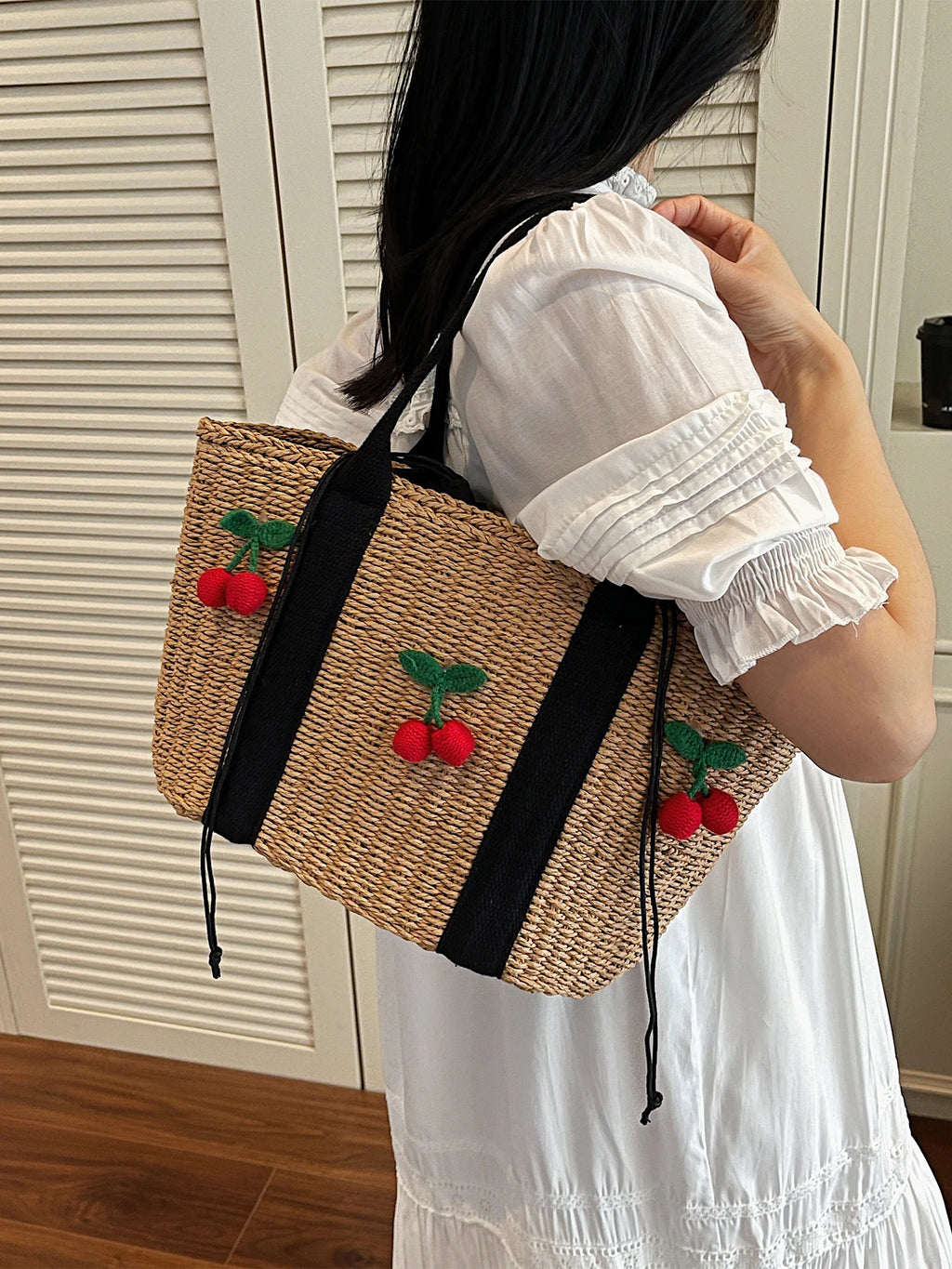 Grand Sac Tressé Motif Cerises – Esprit Estival | Sélène & Co