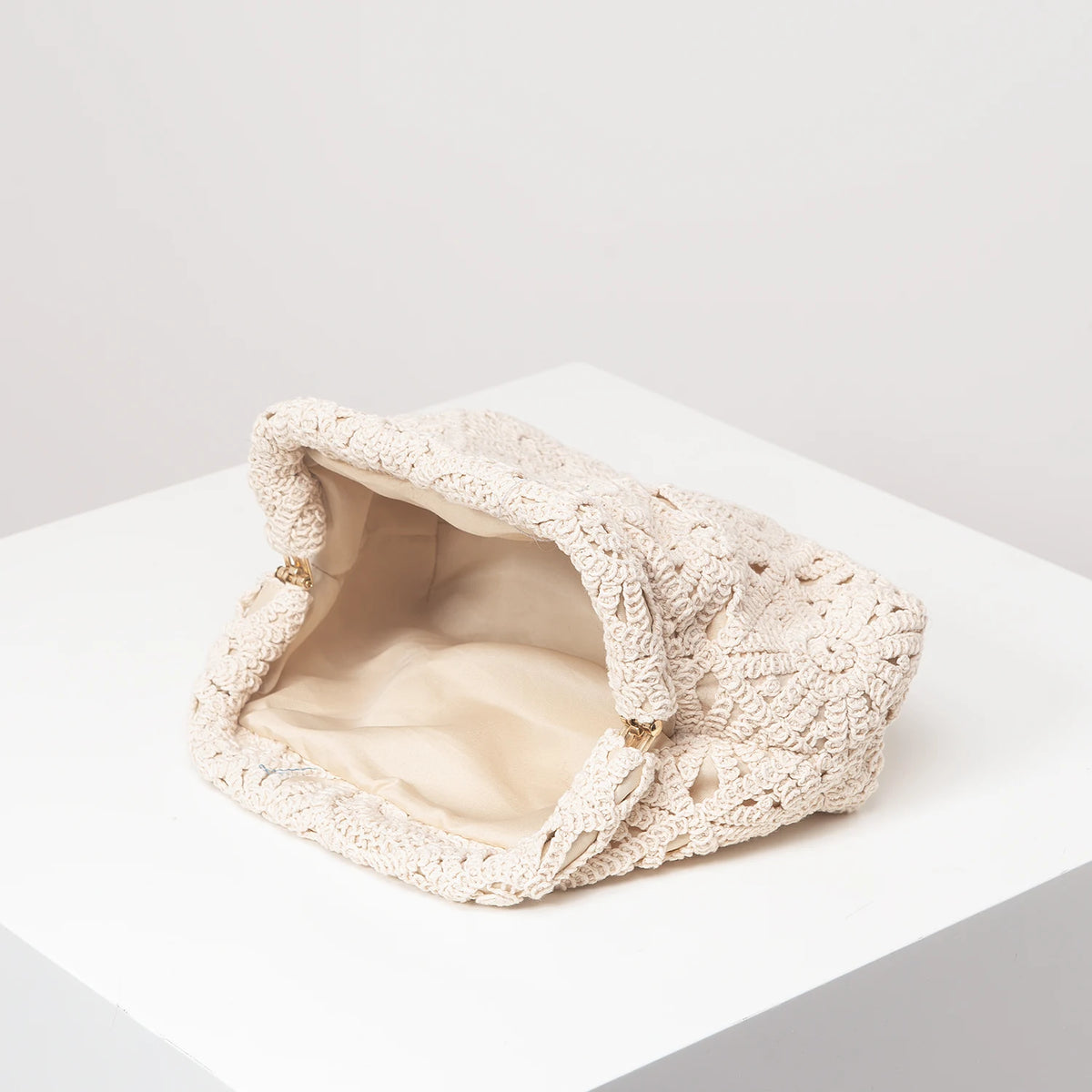 Pochette Bohème Florale – Motifs Uniques & Esprit Crochet | Sélène & Co