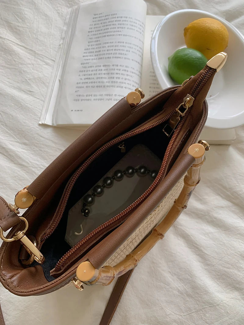 Sac Seau en Paille Tressée – Anse en Bois | Sélène & Co