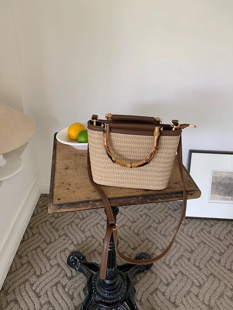 Sac Seau en Paille Tressée – Anse en Bois | Sélène & Co