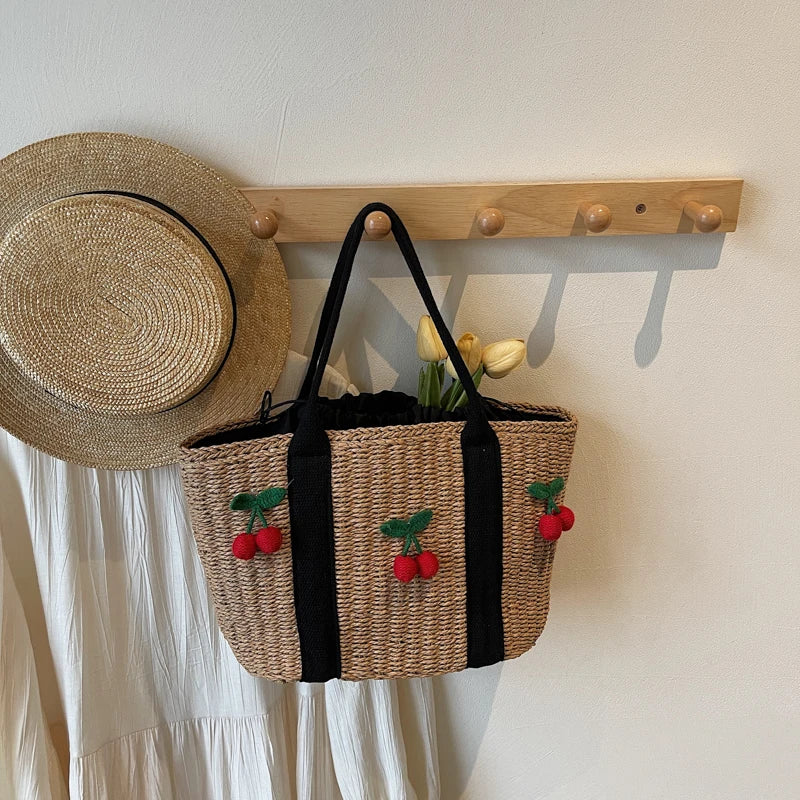 Grand Sac Tressé Motif Cerises – Esprit Estival | Sélène & Co
