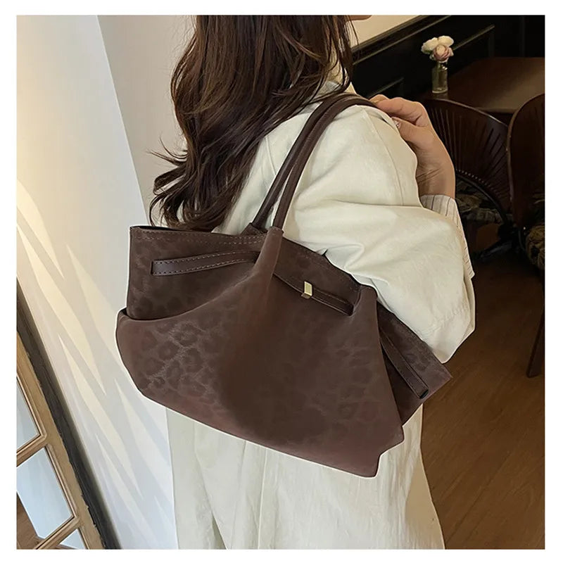 Sac à Main Tote Bag Léopard en Daim – Élégance Urbaine | Sélène & Co