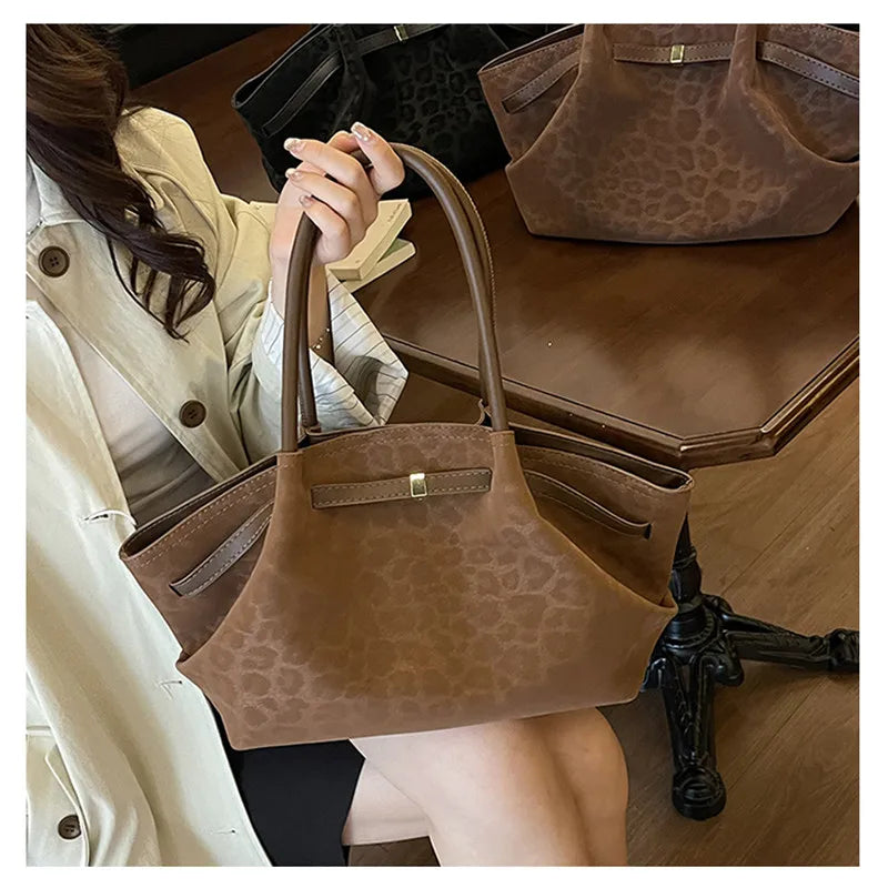 Sac à Main Tote Bag Léopard en Daim – Élégance Urbaine | Sélène & Co